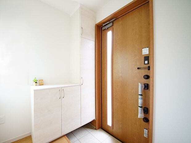 シューズインクローク付きの玄関スペース(同仕様)