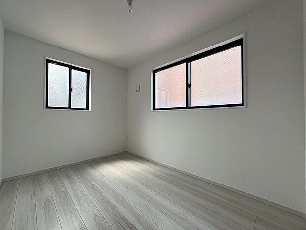 リビング以外に洋室を4部屋ご用意いたします(同仕様)