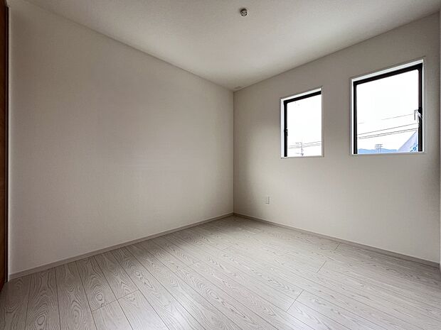 2階には洋室を3部屋ご用意いたします(同仕様)