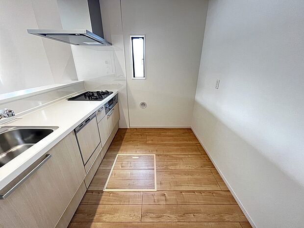 扱いやすいシステムキッチンで毎日のお料理もはかどります(1号棟同仕様)