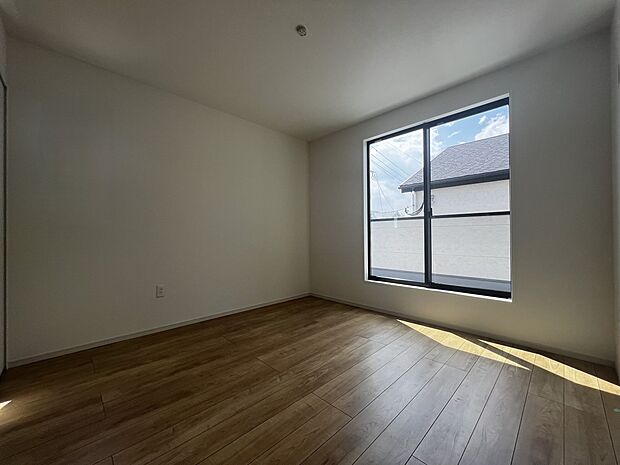 2階には洋室を3部屋ご用意いたします(同仕様)