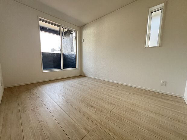 洋室6帖　バルコニー付きのお部屋　ご夫婦の寝室にどうぞ！