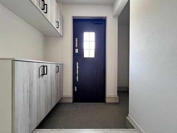 【玄関】収納スペース豊富な玄関