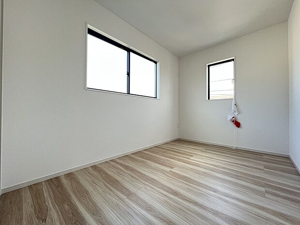 【洋室】洋室5帖 お子さまのお部屋としてもお使いいただけます