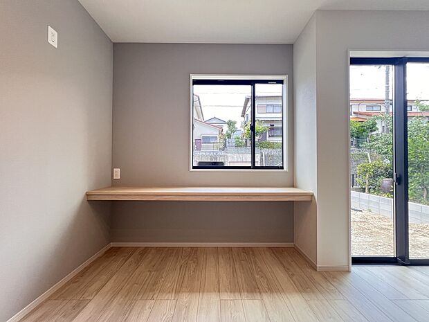 【リビング】リビングにはスタディカウンターを設けました