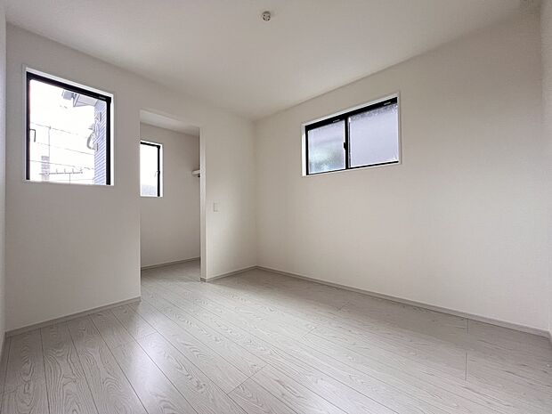 【洋室】洋室5.2帖 こちらのお部屋もウォークインクローゼット付きです!