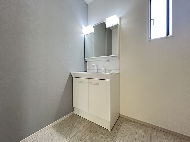【洗面台・洗面所】三面鏡仕様の洗面化粧台(3号棟)