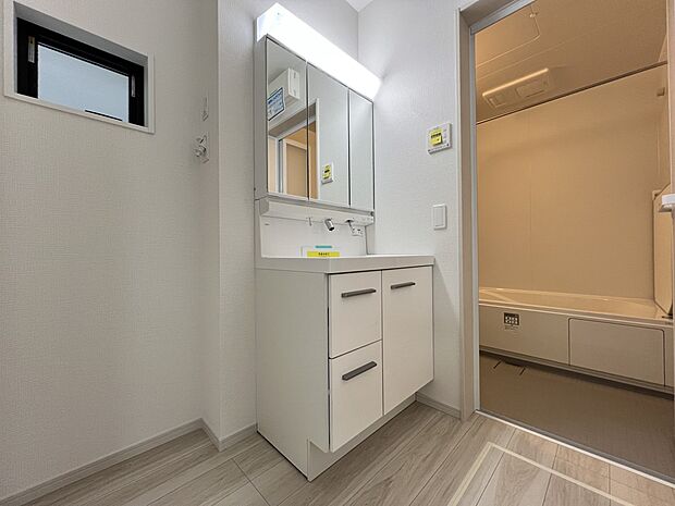 【洗面台・洗面所】三面鏡仕様の洗面化粧台(3号棟)