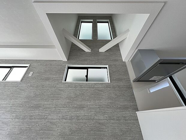 【リビング】リビングは一部吹抜仕様!