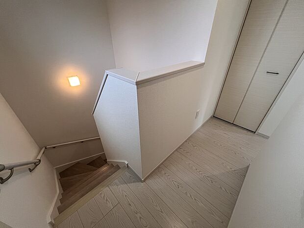 【その他内観】2階 階段ホール部分(1号棟)