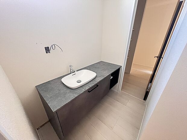 【洗面台・洗面所】洗面室 これから鏡部分も取り付けられます!(1号棟)