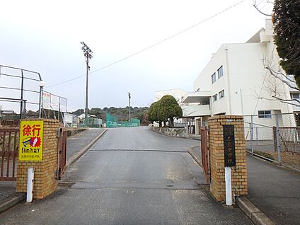 志免町立志免中学校 650m(9分)