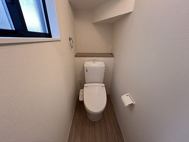 【トイレ】トイレは各階にご用意。ウォシュレット機能付き(3号棟)