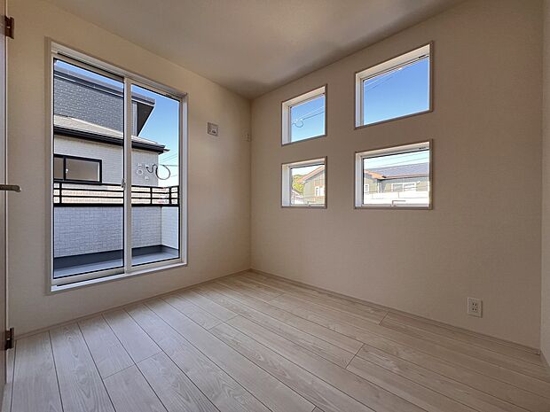 【洋室】洋室4.125帖 バルコニー付きのお部屋 お子さまの居室にちょうど良い広さです(2号棟)