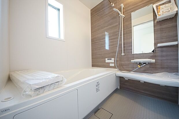 【同仕様写真(浴室)】オートバスシステム・浴室暖房換気乾燥機を搭載した1坪タイプの浴室(1号棟同仕様)