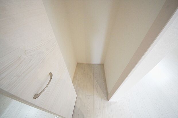 【同仕様写真(その他内観)】パントリー収納(同仕様)