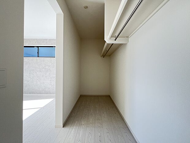 【ウォークインクローゼット】3帖のウォークインクローゼット(1号棟)