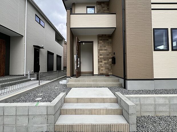 【玄関】玄関アプローチ(2号棟)