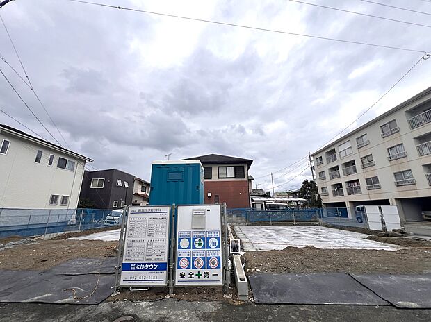 【現地外観写真】全2棟現地 左:1号棟 右:2号棟