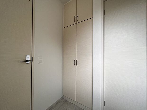 【収納】玄関ホールにはシューズボックスをご用意(1号棟)