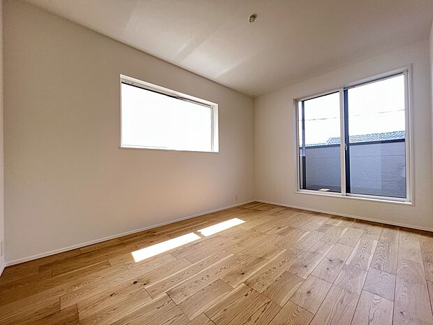 【同仕様写真(その他内観)】洋室6帖 バルコニーへの出入りが可能な南向きの明るいお部屋です(同仕様)