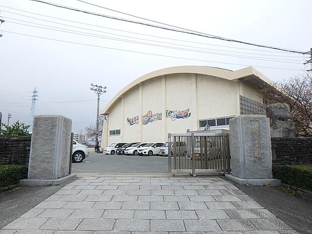 新宮町立新宮小学校(約1,600m・徒歩20分)