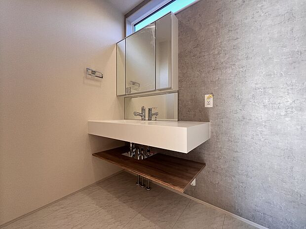 【洗面台・洗面所】三面鏡仕様の洗面化粧台(1号棟)