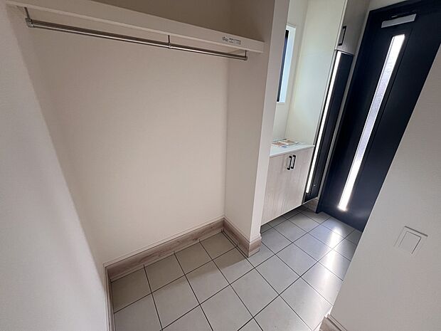 【収納】ベビーカーやアウトドアグッズ等の収納に役立つシューズインクローク