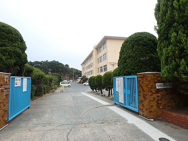 福岡市立美和台小学校（約1,100m・徒歩14分）