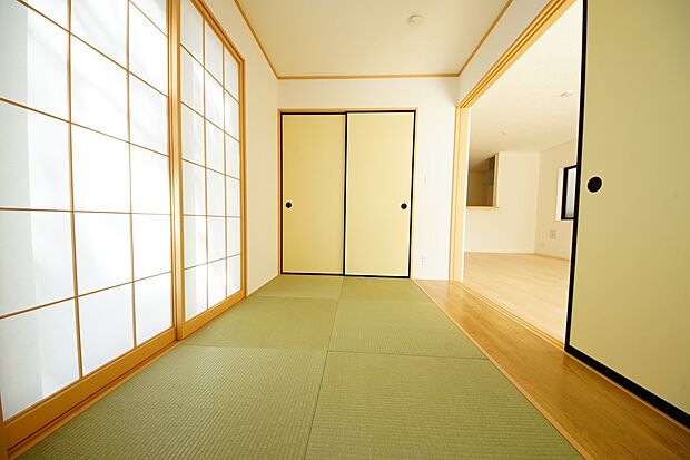 【同仕様写真(その他内観)】リビング続き間の和室5帖　押入収納付き(1号棟同仕様)
