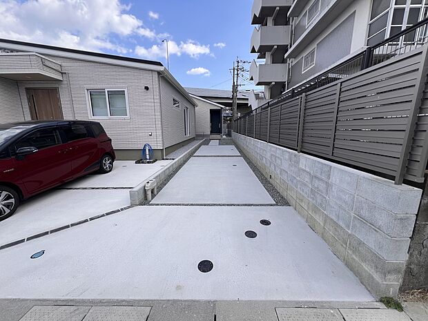 【駐車場】お車は3台駐車可能です(7号棟)