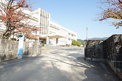 須恵町立須恵第一小学校 1100m(14分)