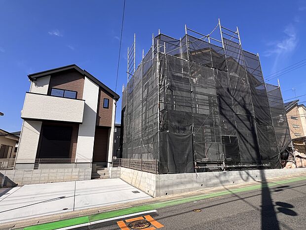 【現地外観写真】右:2号棟、左:3号棟