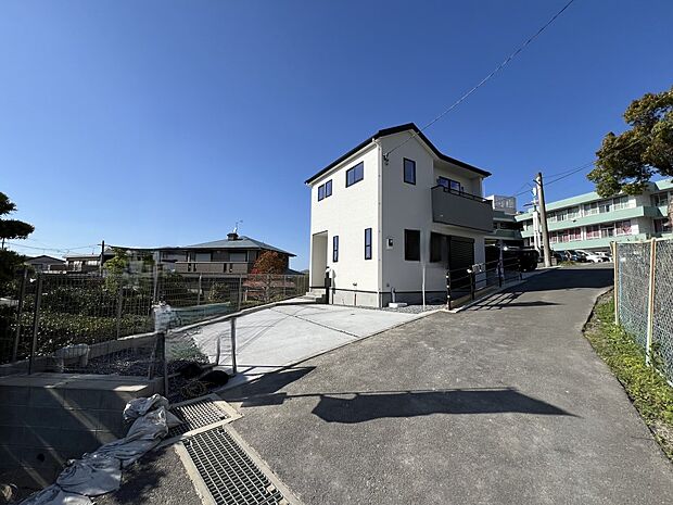 【前面道路含む現地写真】前面道路:北東側4m公道