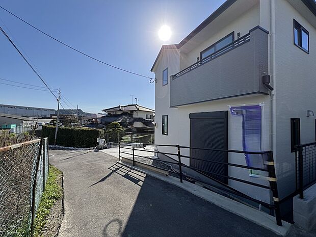 【前面道路含む現地写真】前面道路:北東側4m公道