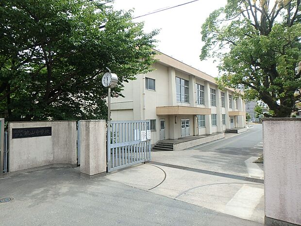 筑紫野市立筑山中学校(約2,300m・徒歩29分)