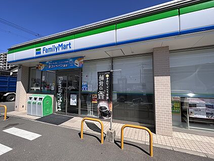 ファミリーマート 博多金の隈３丁目店 650m(9分)