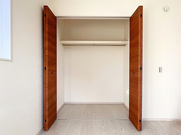 【同仕様写真(その他内観)】全居室収納完備(同仕様)