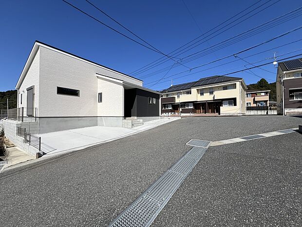 【前面道路含む現地写真】前面道路:東側5m公道