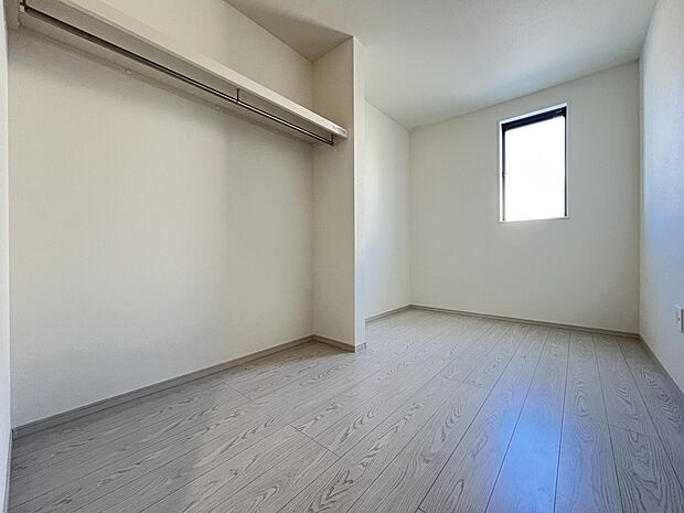 【洋室】洋室5帖 リビングの他に和室1部屋、洋室は3部屋ご用意しました