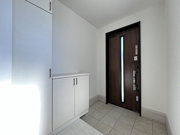 【玄関】シューズボックス付きの玄関