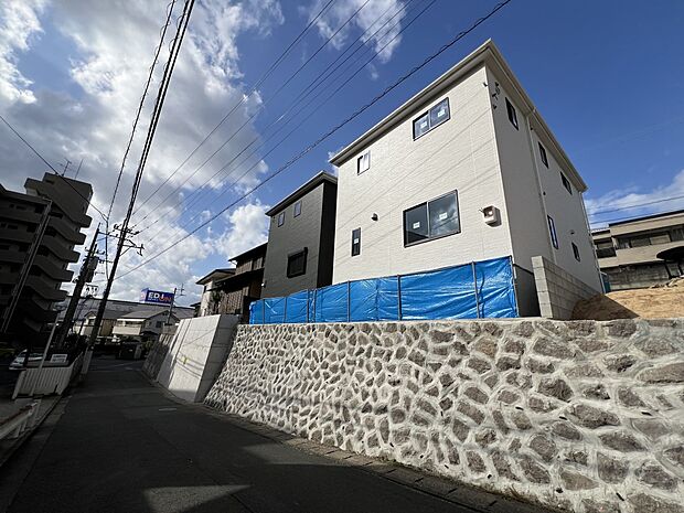 【前面道路含む現地写真】接道:南側5m公道