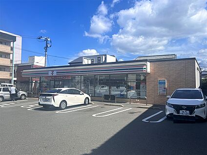 セブン-イレブン 福岡田島５丁目店 300m(4分)