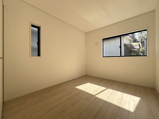 【洋室】洋室5.7帖 2面採光の明るい居室です