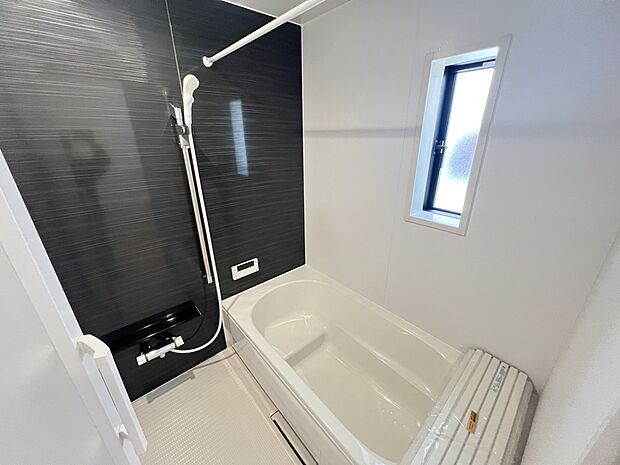 【浴室】1坪タイプのバスルーム!オートバスシステム、浴室暖房乾燥機付きで、いつでも快適にお過ごしいただけます