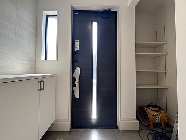 【玄関】収納スペース豊富な玄関　