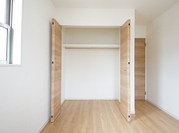 【同仕様写真(その他内観)】クローゼット収納(同仕様)