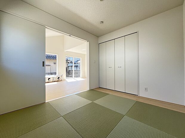 【和室】リビング続き間の和室5.2帖 ホッと一息つける癒しの空間です