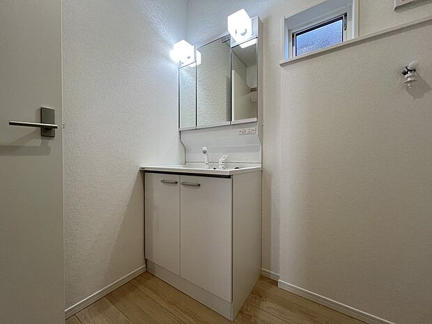 【洗面台・洗面所】三面鏡仕様の洗面化粧台