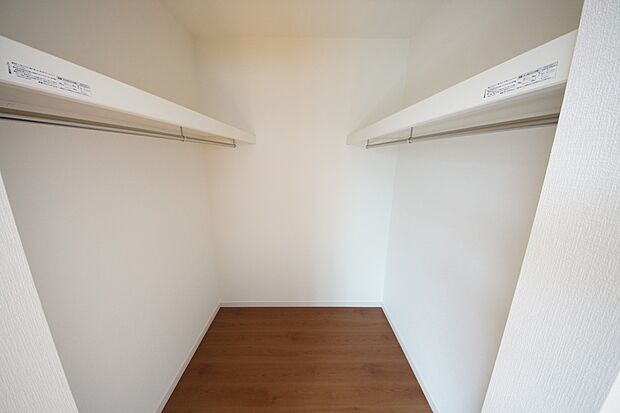 【同仕様写真(その他内観)】ウォークインクローゼット（4号棟同仕様）